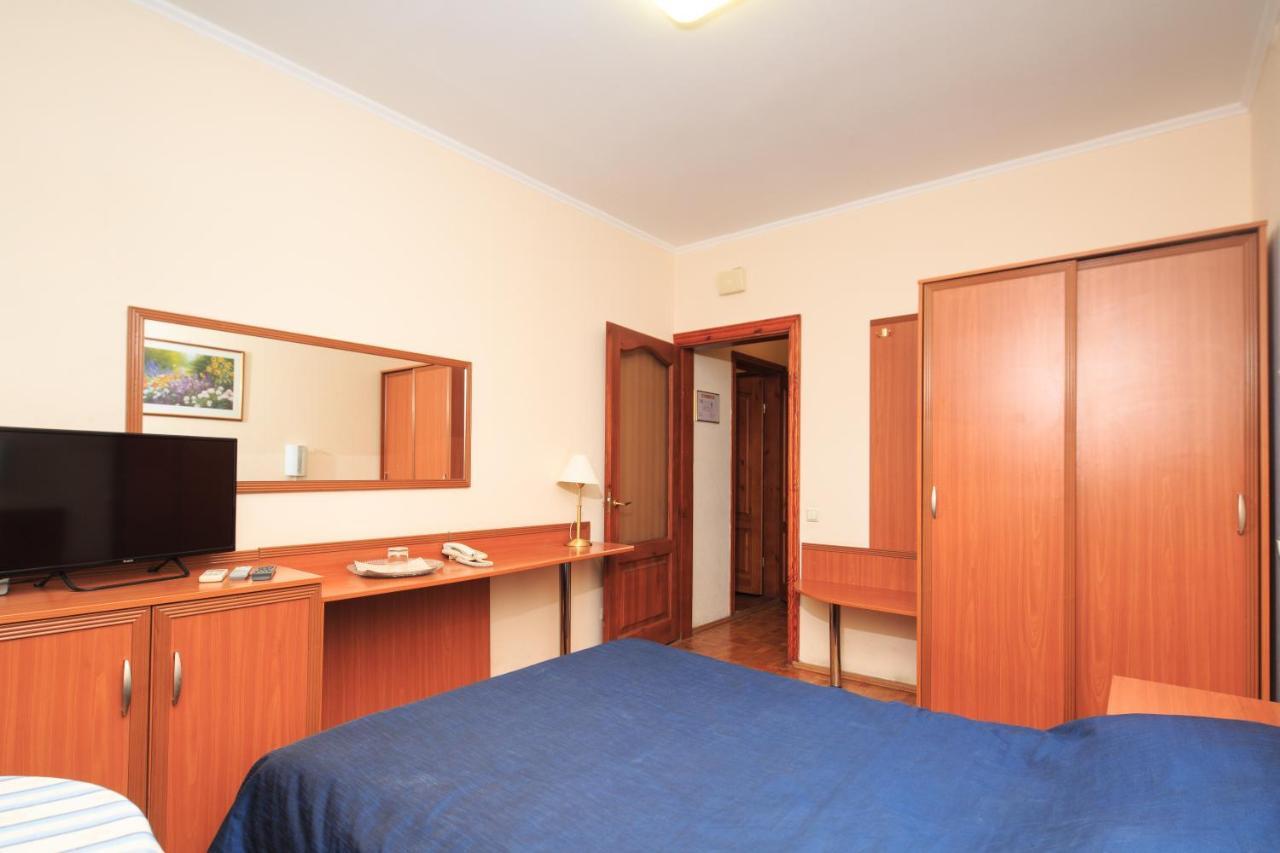 Zhayvir Hotel Kiev Bagian luar foto